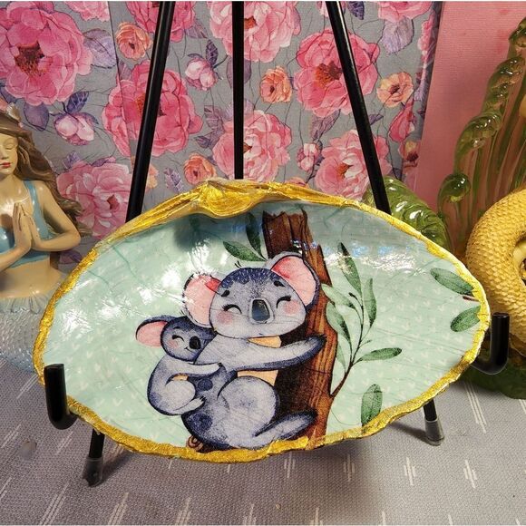 DECOUPAGE CLAM SHELL DECOUPAGE TRINKET DISH WITH KOALA BEAR AND BABY - Picture 1 of 10